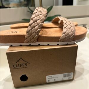 Super cute sandal/slides